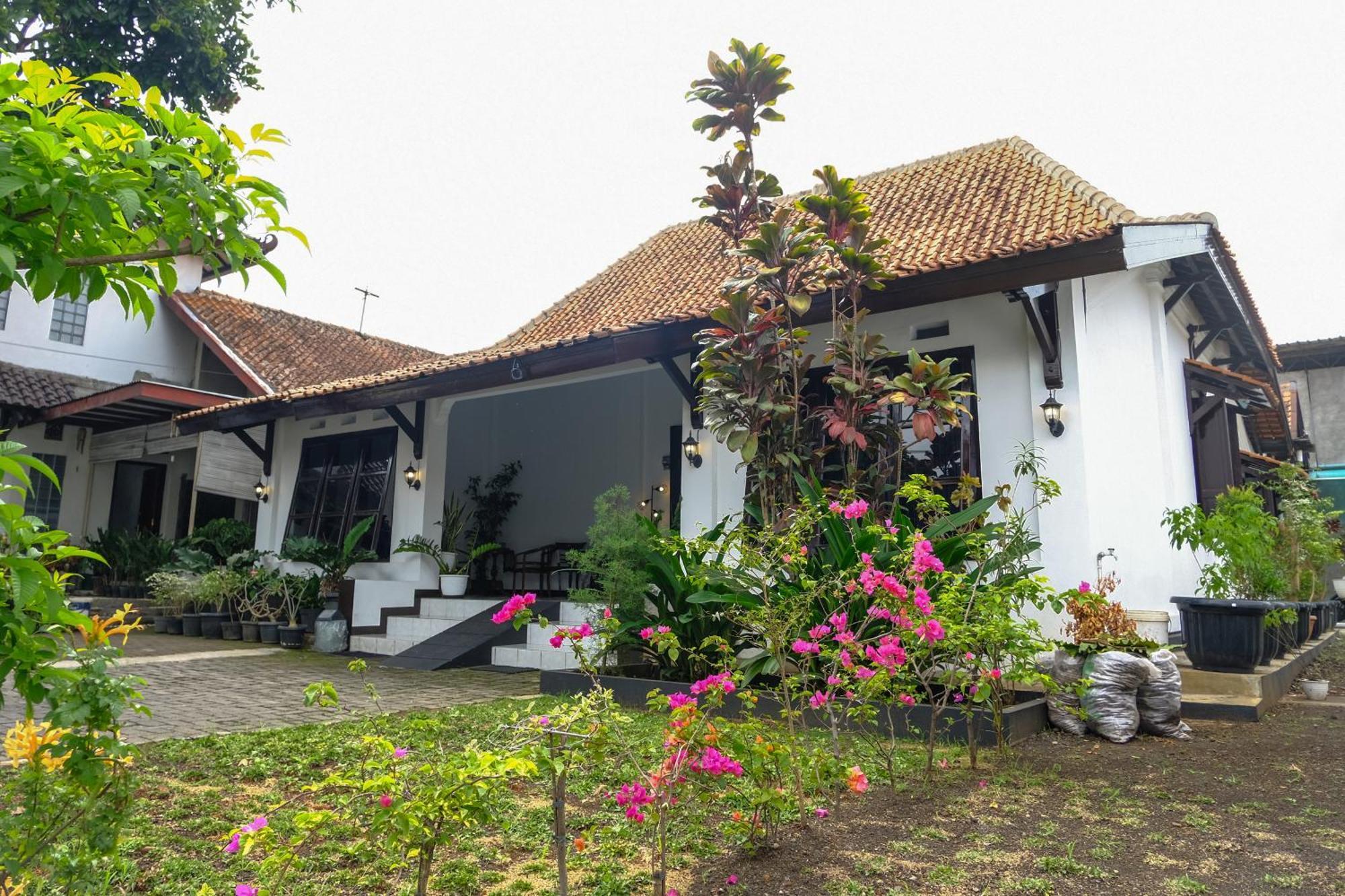 Griya Merbabu Asri Homestay Salatiga Exterior foto